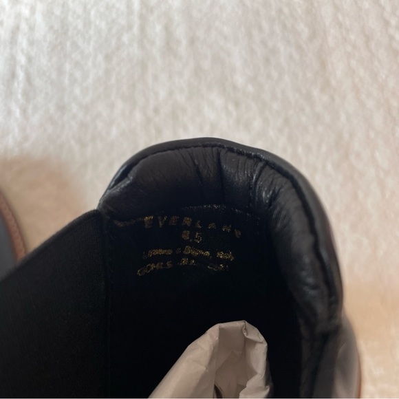 Everlane Italian leather Chelsea with gum sole. - Picture 6 of 7